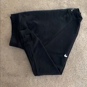 Cropped Nike workout top